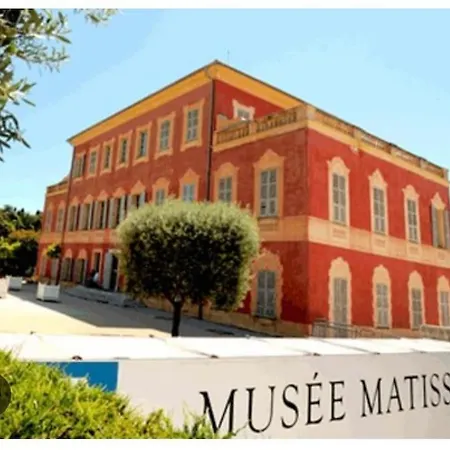 Grand 3 Pieces Avec Parking A Cimiez * Ницца