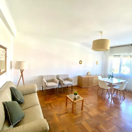 Grand 3 Pieces Avec Parking A Cimiez * Ницца